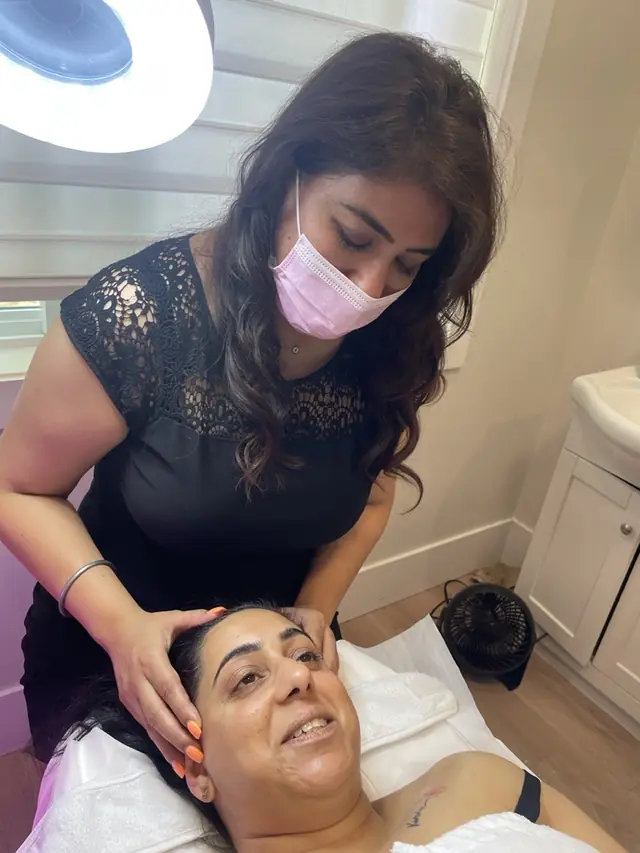 A Skinholic medical aesthetician at work