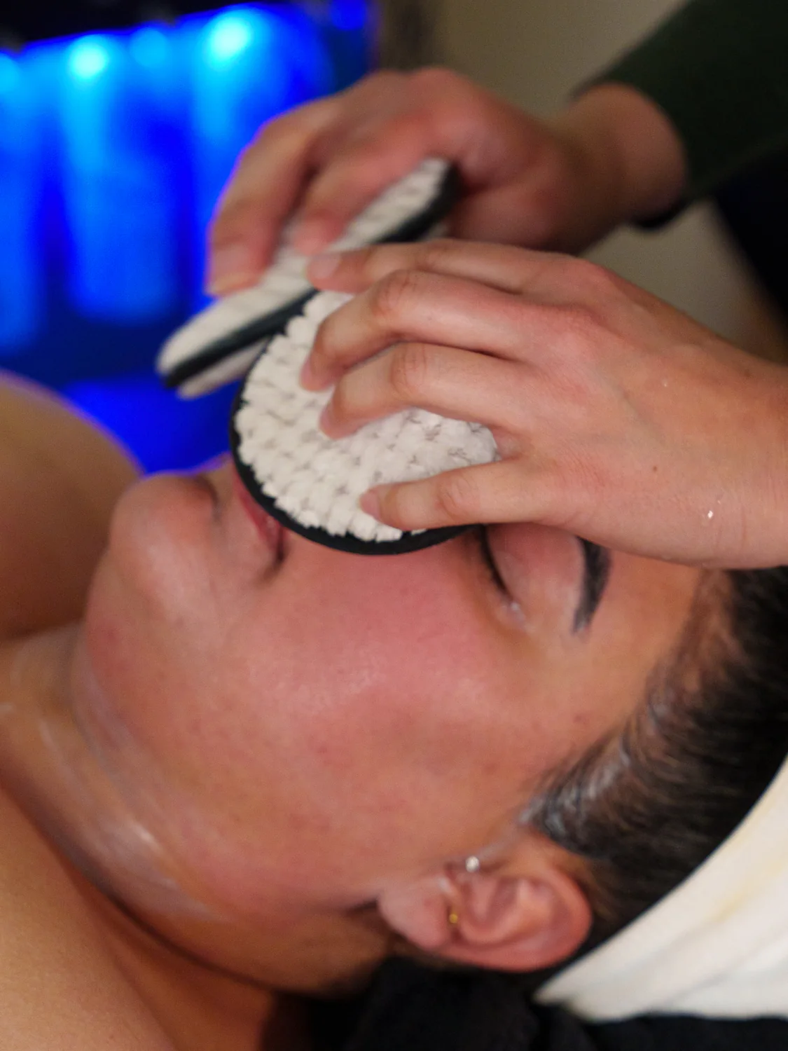 A HydraFacial in progress